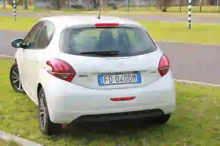 Peugeot 208: focus su design ed abitacolo - 5