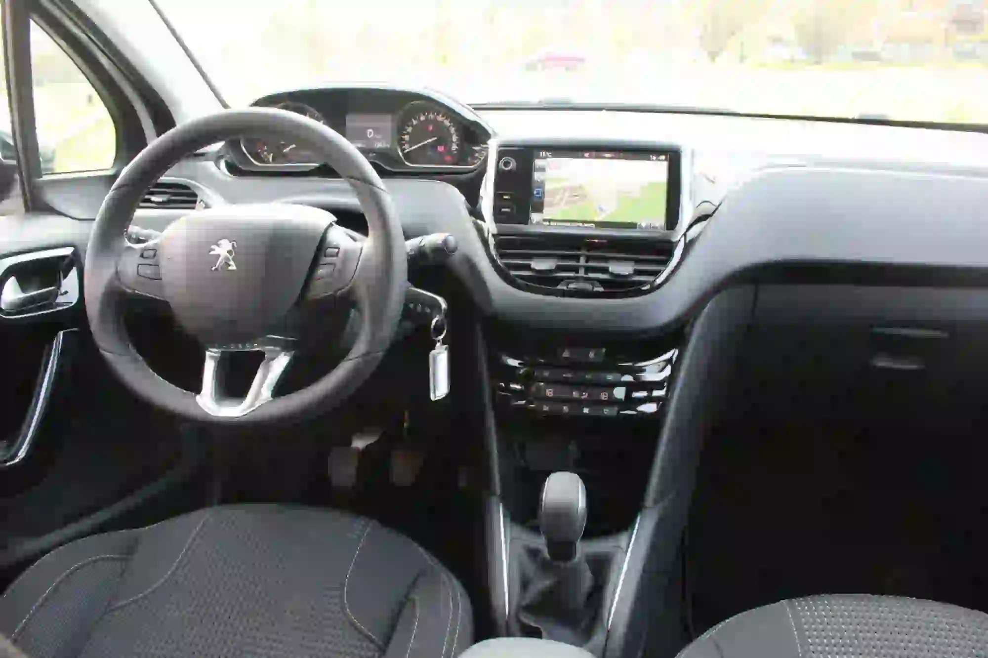 Peugeot 208: focus su design ed abitacolo - 13