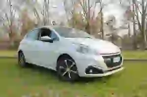 Peugeot 208: focus su design ed abitacolo