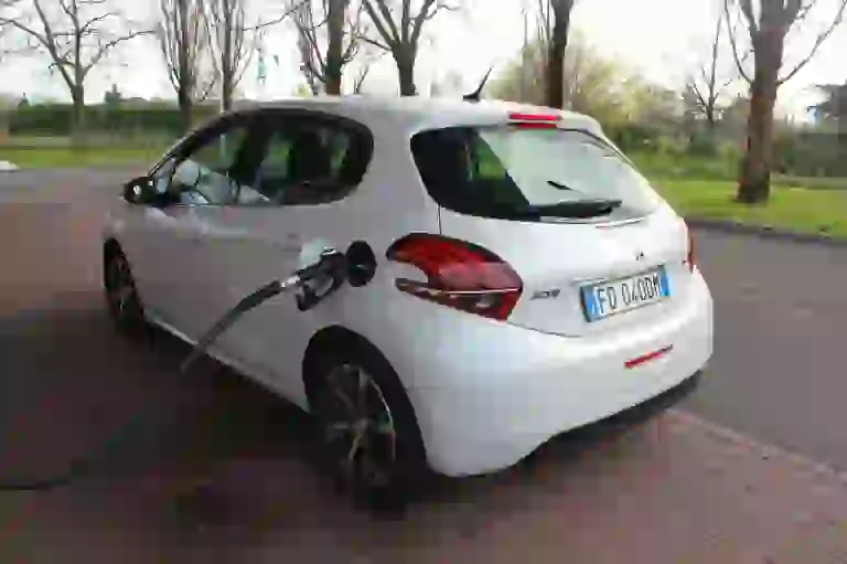 Peugeot 208: focus su design ed abitacolo - 39