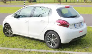 Peugeot 208: focus su design ed abitacolo - 4