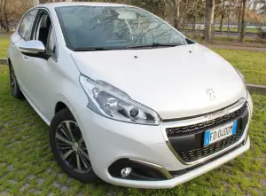 Peugeot 208: focus su design ed abitacolo - 25