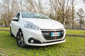 Peugeot 208: focus su design ed abitacolo