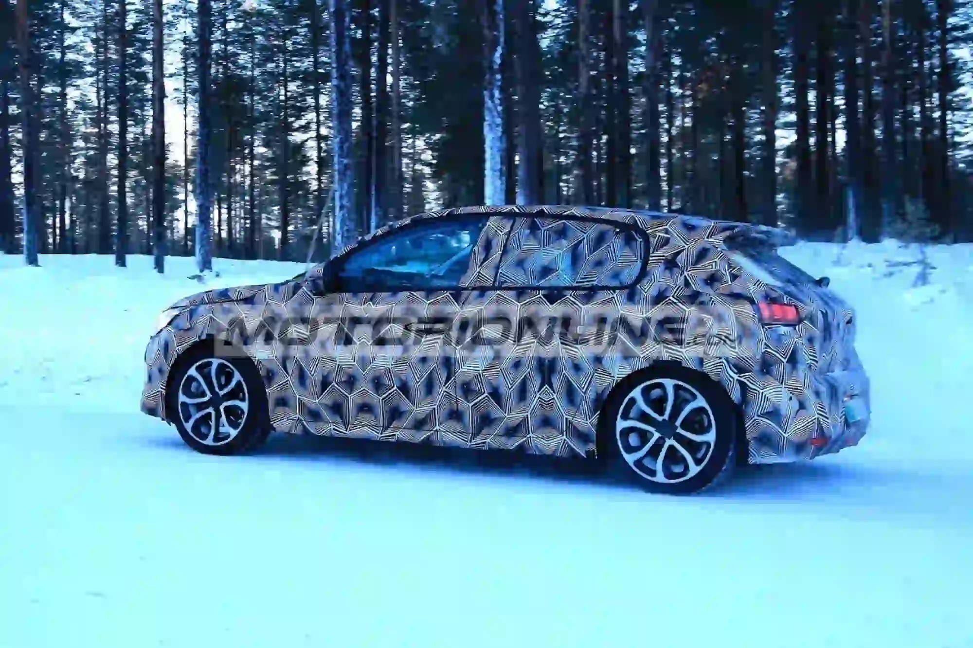 Peugeot 208 - Foto spia 10-1-2019 - 7