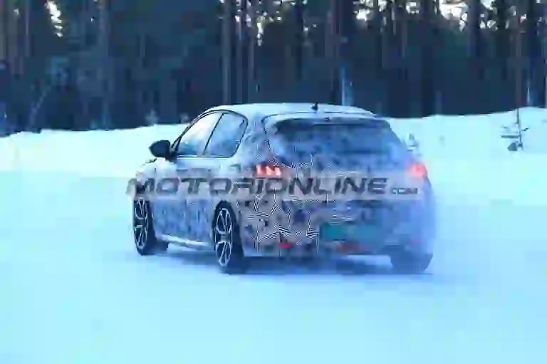 Peugeot 208 - Foto spia 10-1-2019 - 11