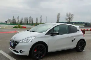 Peugeot 208 GTi 30th Anniversary - Primo contatto - 8