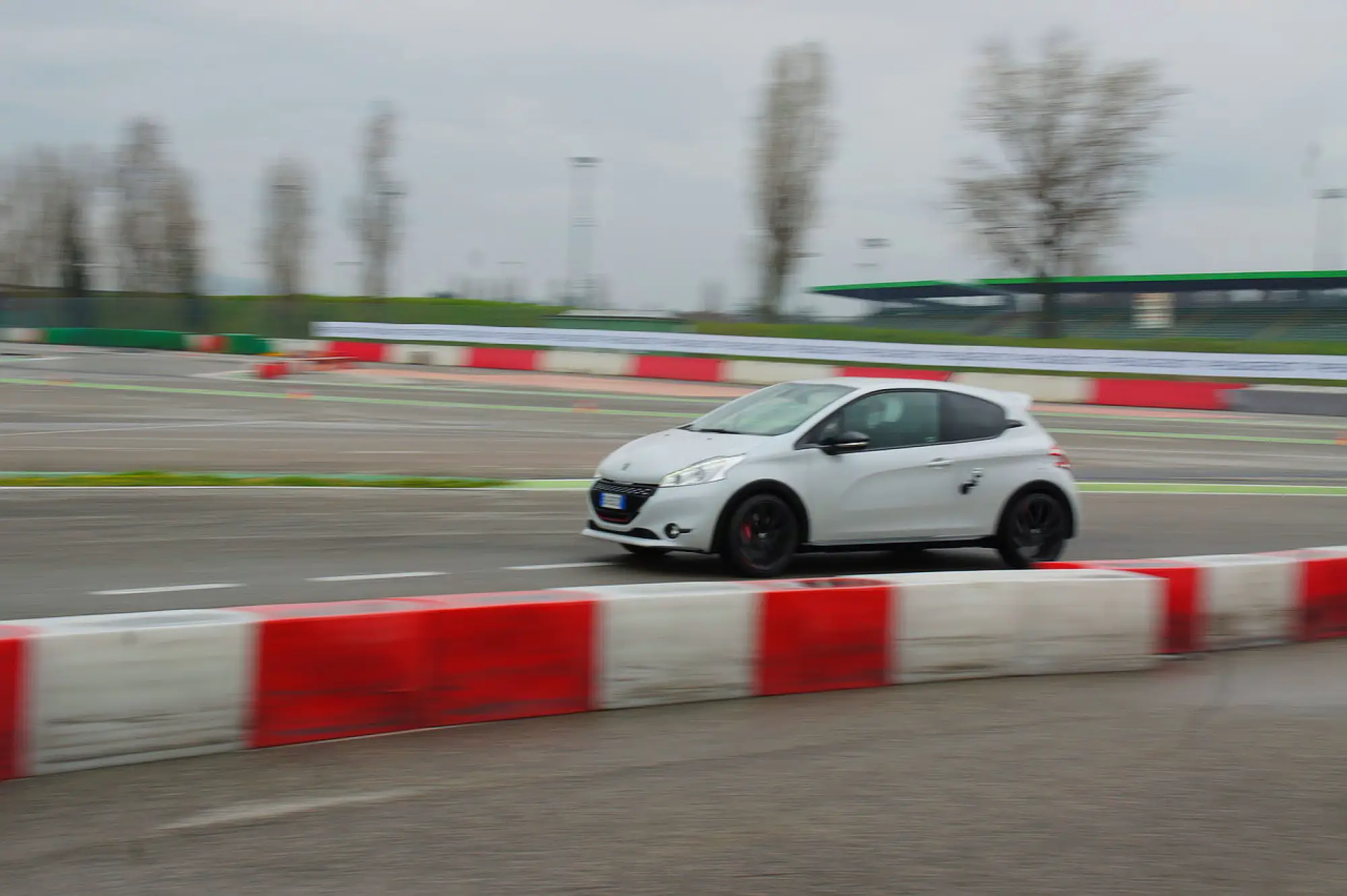 Peugeot 208 GTi 30th Anniversary - Primo contatto - 10