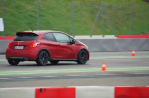 Peugeot 208 GTi 30th Anniversary - Primo contatto - 21