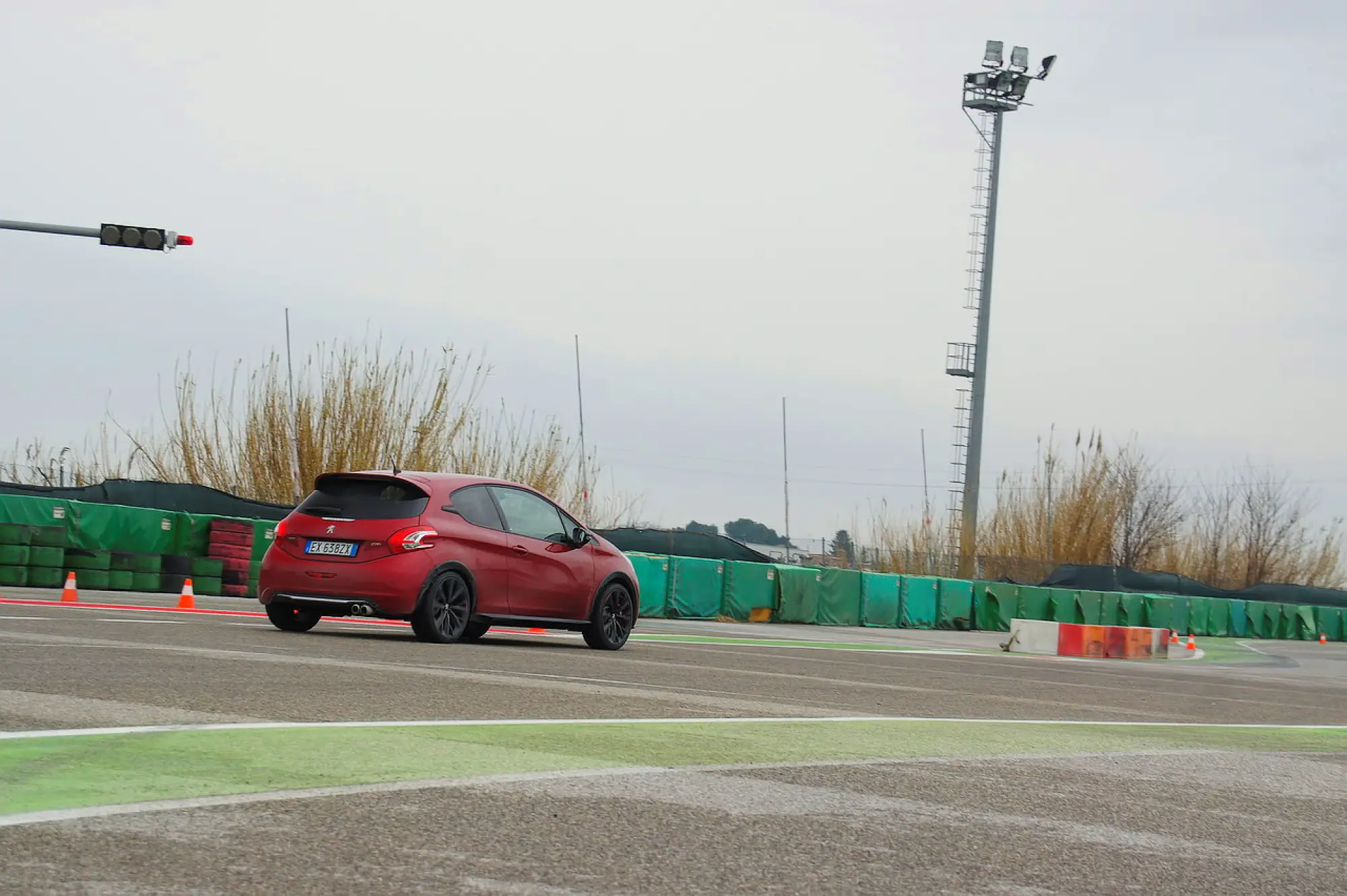 Peugeot 208 GTi 30th Anniversary - Primo contatto - 33