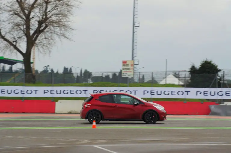 Peugeot 208 GTi 30th Anniversary - Primo contatto - 34