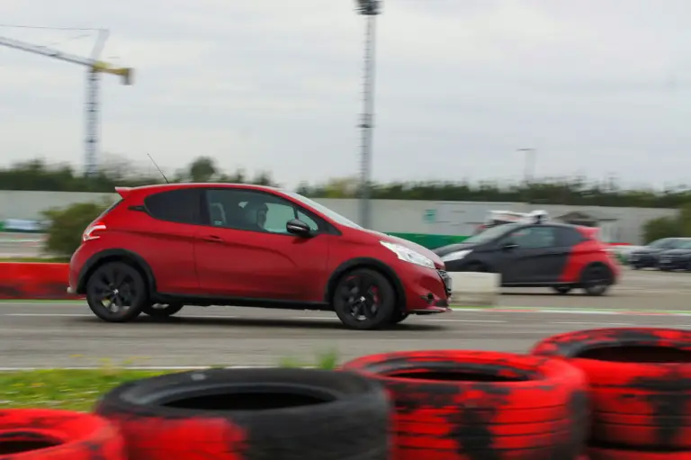 Peugeot 208 GTi 30th Anniversary - Primo contatto - 40