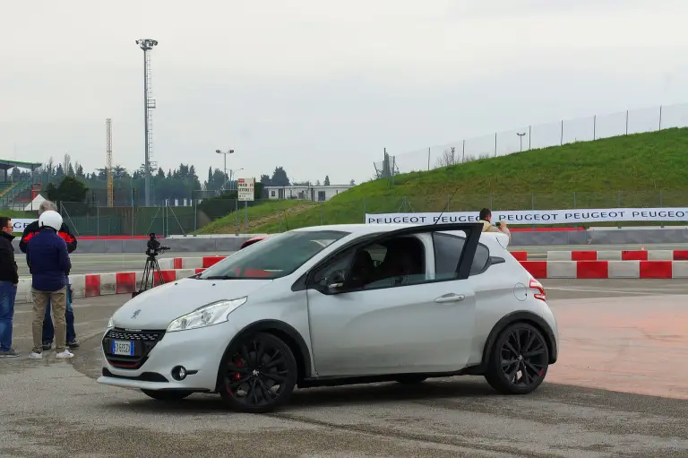 Peugeot 208 GTi 30th Anniversary - Primo contatto - 58