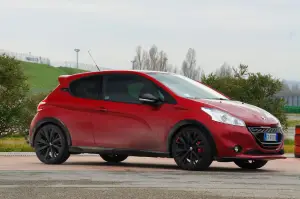 Peugeot 208 GTi 30th Anniversary - Primo contatto