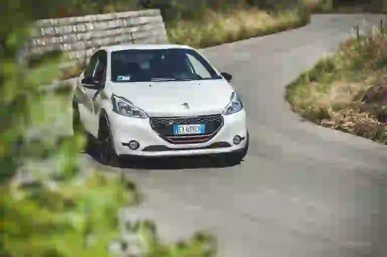 Peugeot 208 GTI 30th: TargaDreaming - 13