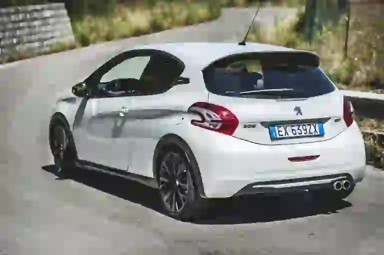 Peugeot 208 GTI 30th: TargaDreaming - 15