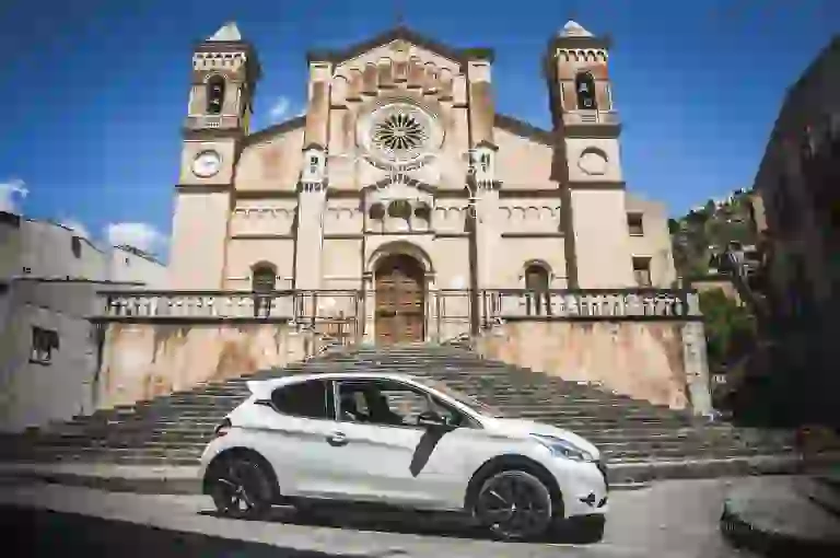 Peugeot 208 GTI 30th: TargaDreaming - 27