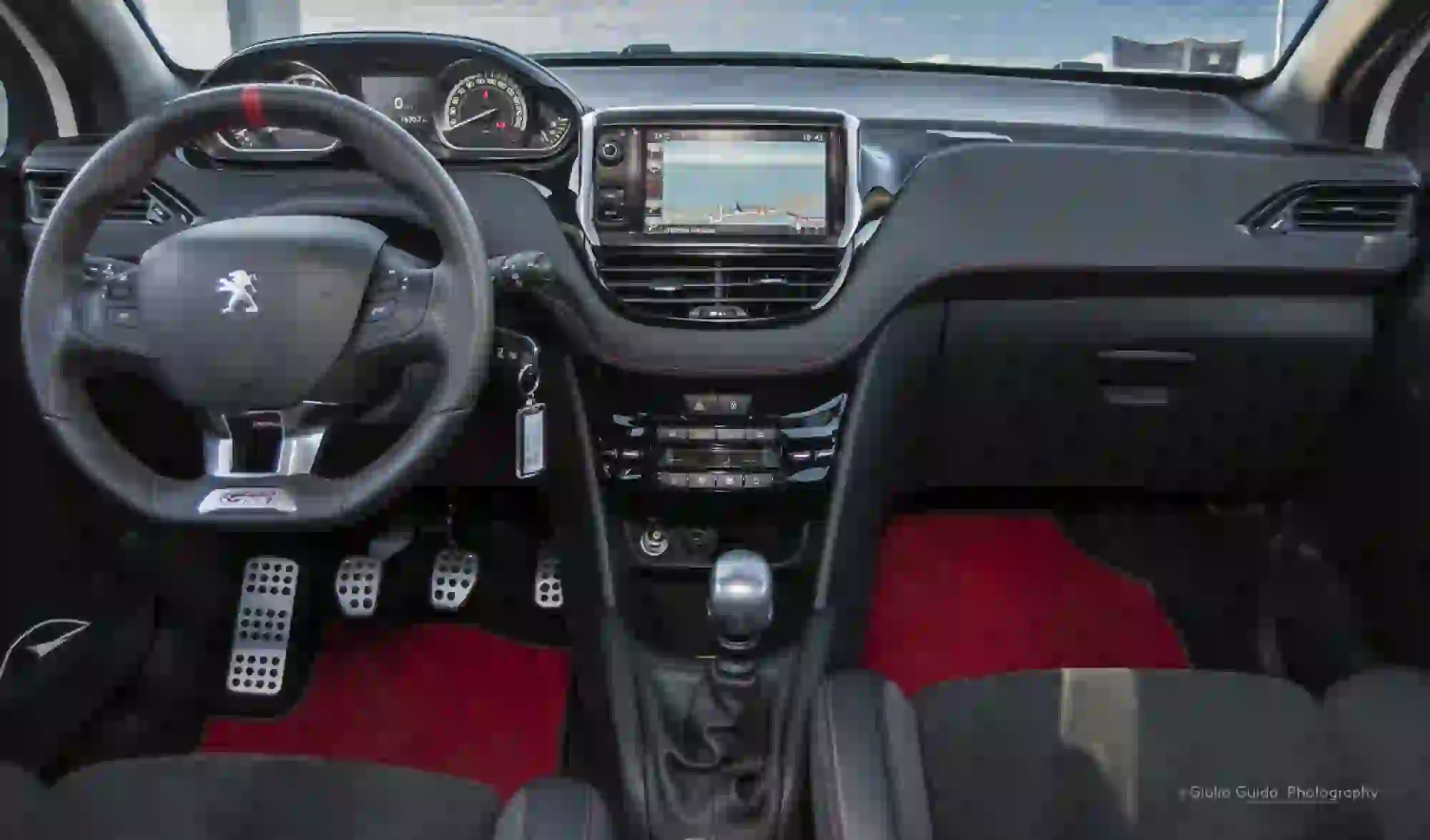 Peugeot 208 GTI 30th: TargaDreaming - 35