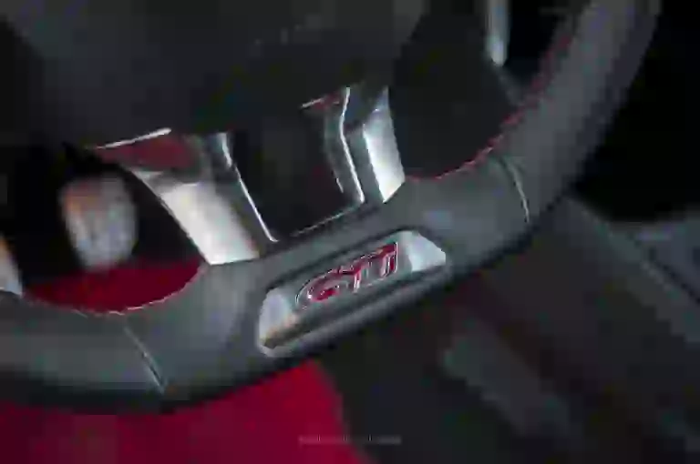 Peugeot 208 GTI 30th: TargaDreaming - 39