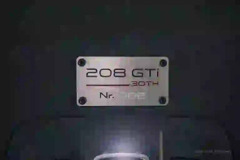Peugeot 208 GTI 30th: TargaDreaming - 43