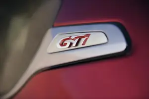 Peugeot 208 GTi Concept - 12
