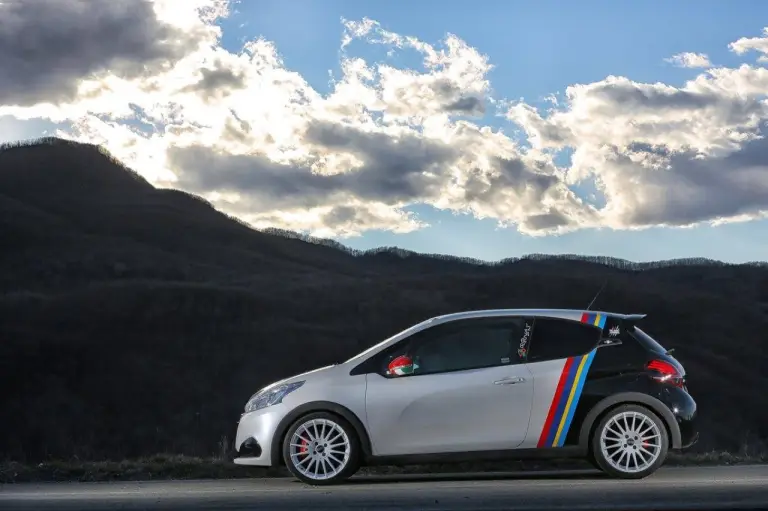 Peugeot 208 GTi NOVE - 1