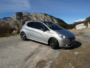 Peugeot 208 GTi - Prime impressioni di guida - 2