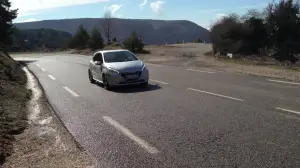 Peugeot 208 GTi - Prime impressioni di guida - 23