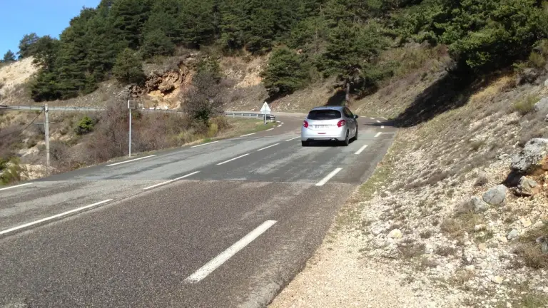 Peugeot 208 GTi - Prime impressioni di guida - 26