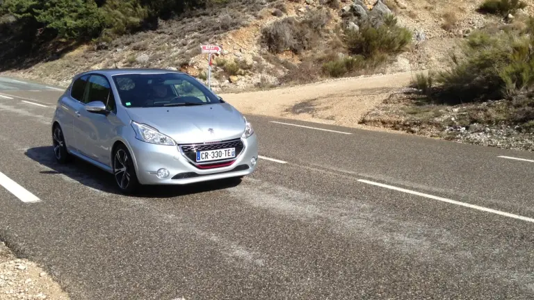 Peugeot 208 GTi - Prime impressioni di guida - 27