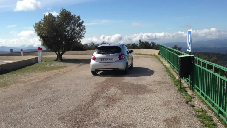 Peugeot 208 GTi - Prime impressioni di guida - 33