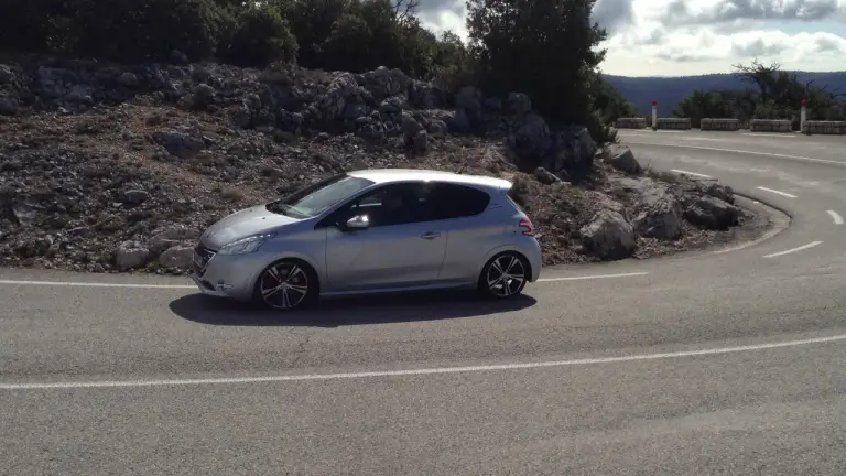 Peugeot 208 GTi - Prime impressioni di guida - 35