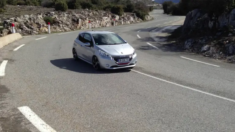 Peugeot 208 GTi - Prime impressioni di guida - 37