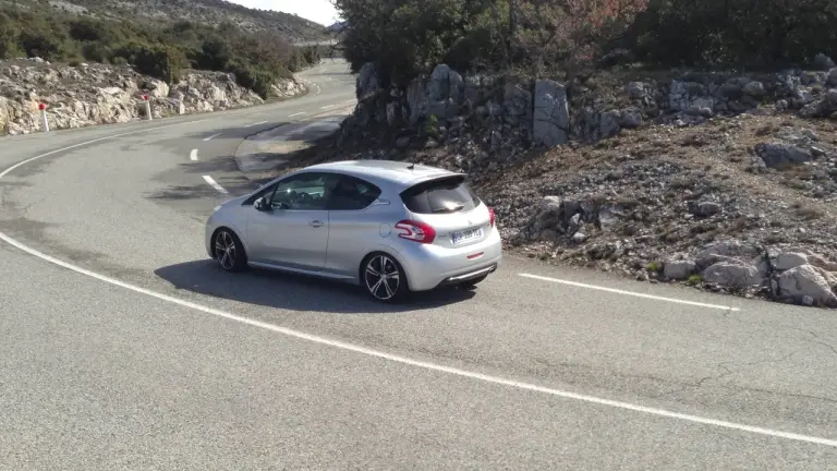 Peugeot 208 GTi - Prime impressioni di guida - 39