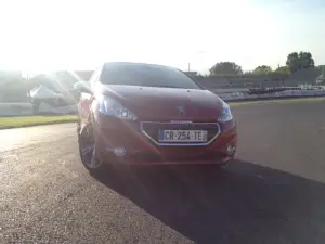 Peugeot 208 GTi - Primo contatto