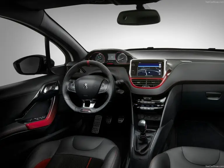 Peugeot 208 GTi - 5