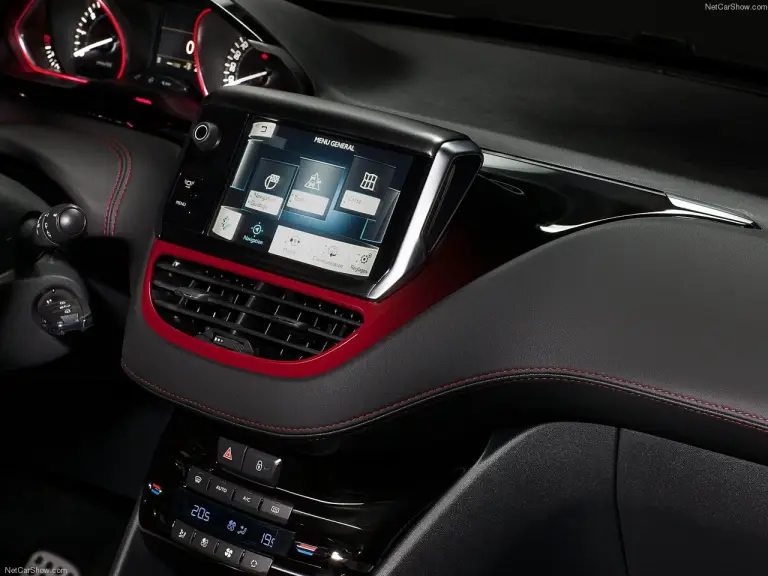 Peugeot 208 GTi - 7