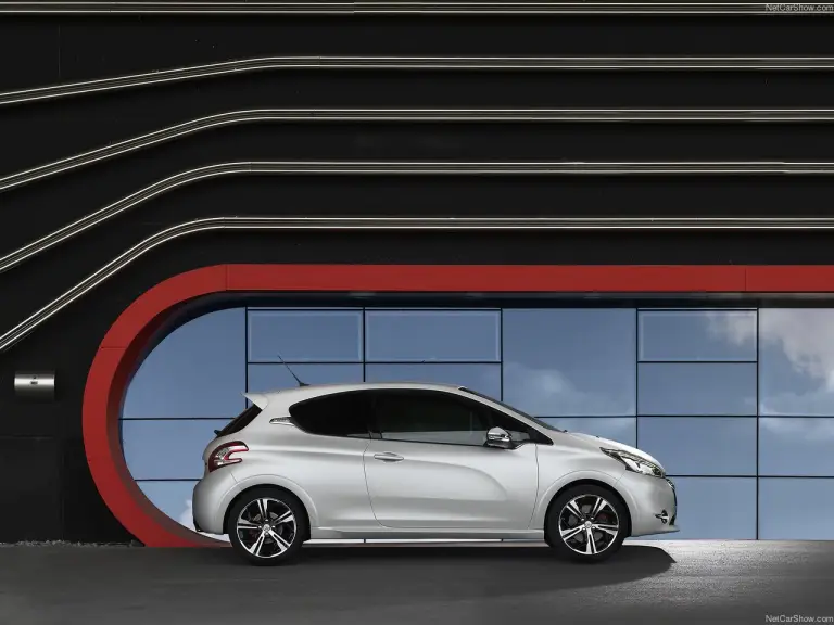 Peugeot 208 GTi - 9