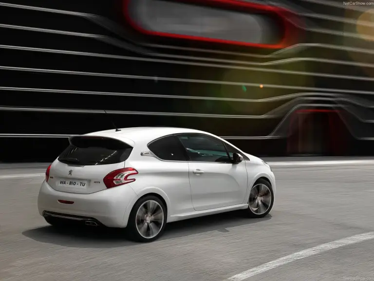 Peugeot 208 GTi - 11