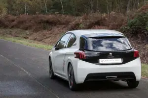 Peugeot-208-HYbrid-FE