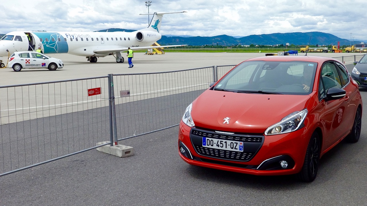 Peugeot 208 MY 2015 - Primo Contatto