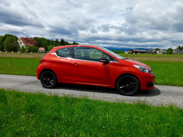 Peugeot 208 MY 2015 - Primo Contatto - 4