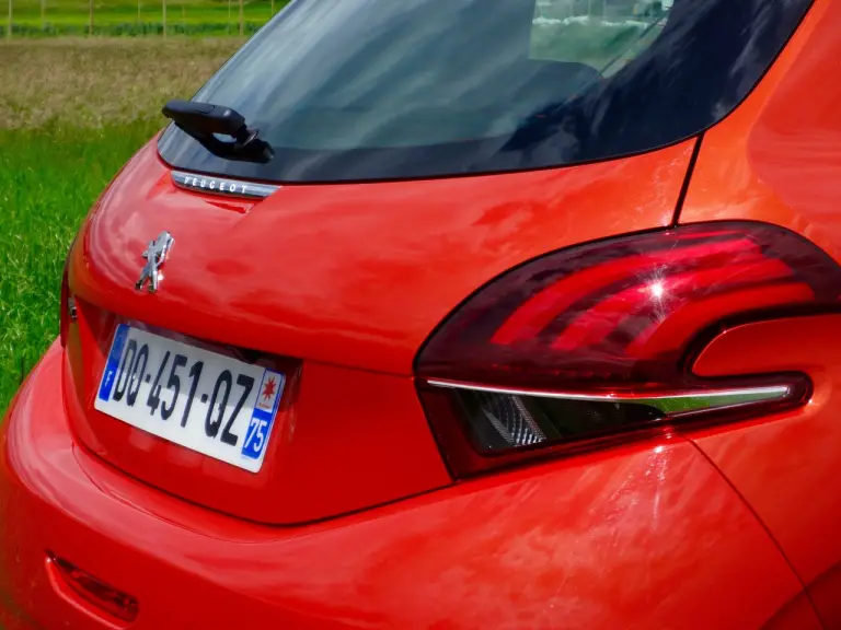 Peugeot 208 MY 2015 - Primo Contatto - 8