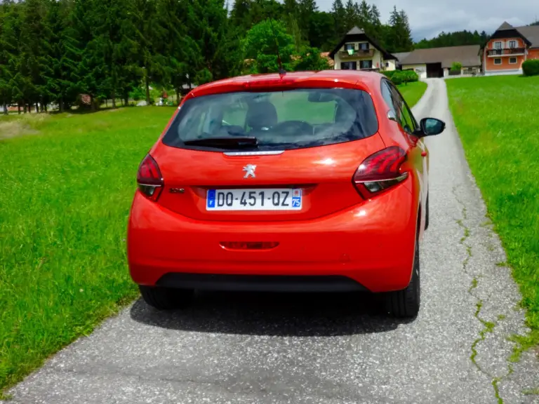 Peugeot 208 MY 2015 - Primo Contatto - 9