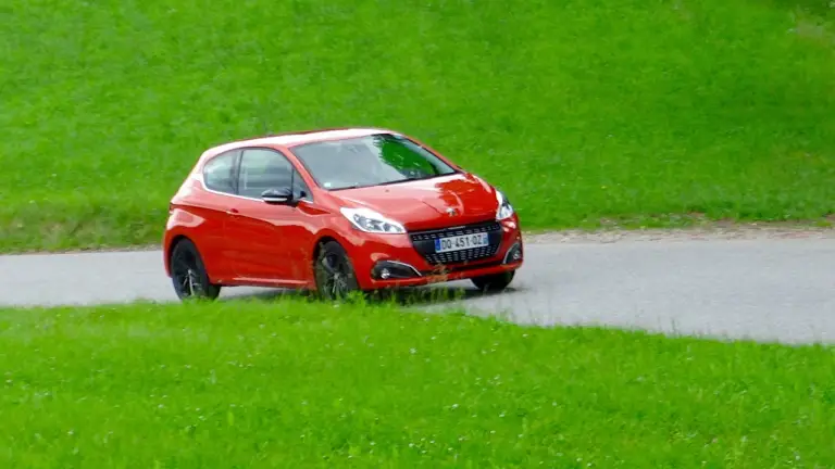 Peugeot 208 MY 2015 - Primo Contatto - 32