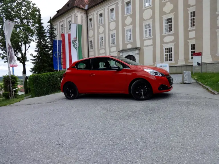 Peugeot 208 MY 2015 - Primo Contatto - 48