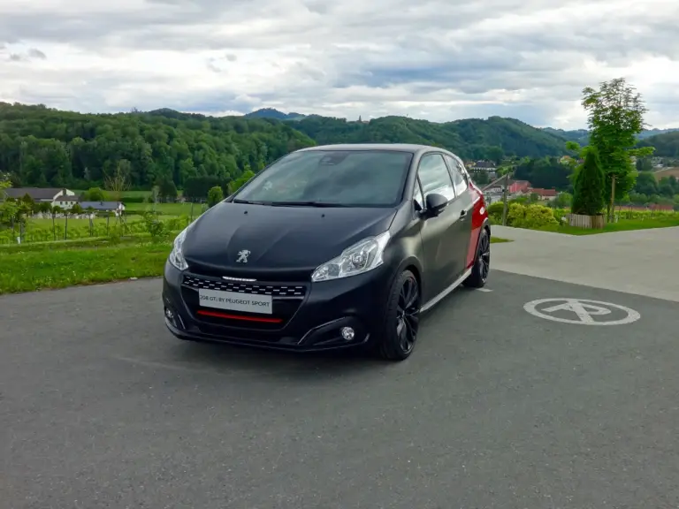 Peugeot 208 MY 2015 - Primo Contatto - 64