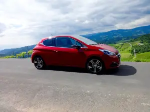 Peugeot 208 MY 2015 - Primo Contatto - 75