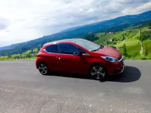 Peugeot 208 MY 2015 - Primo Contatto - 76