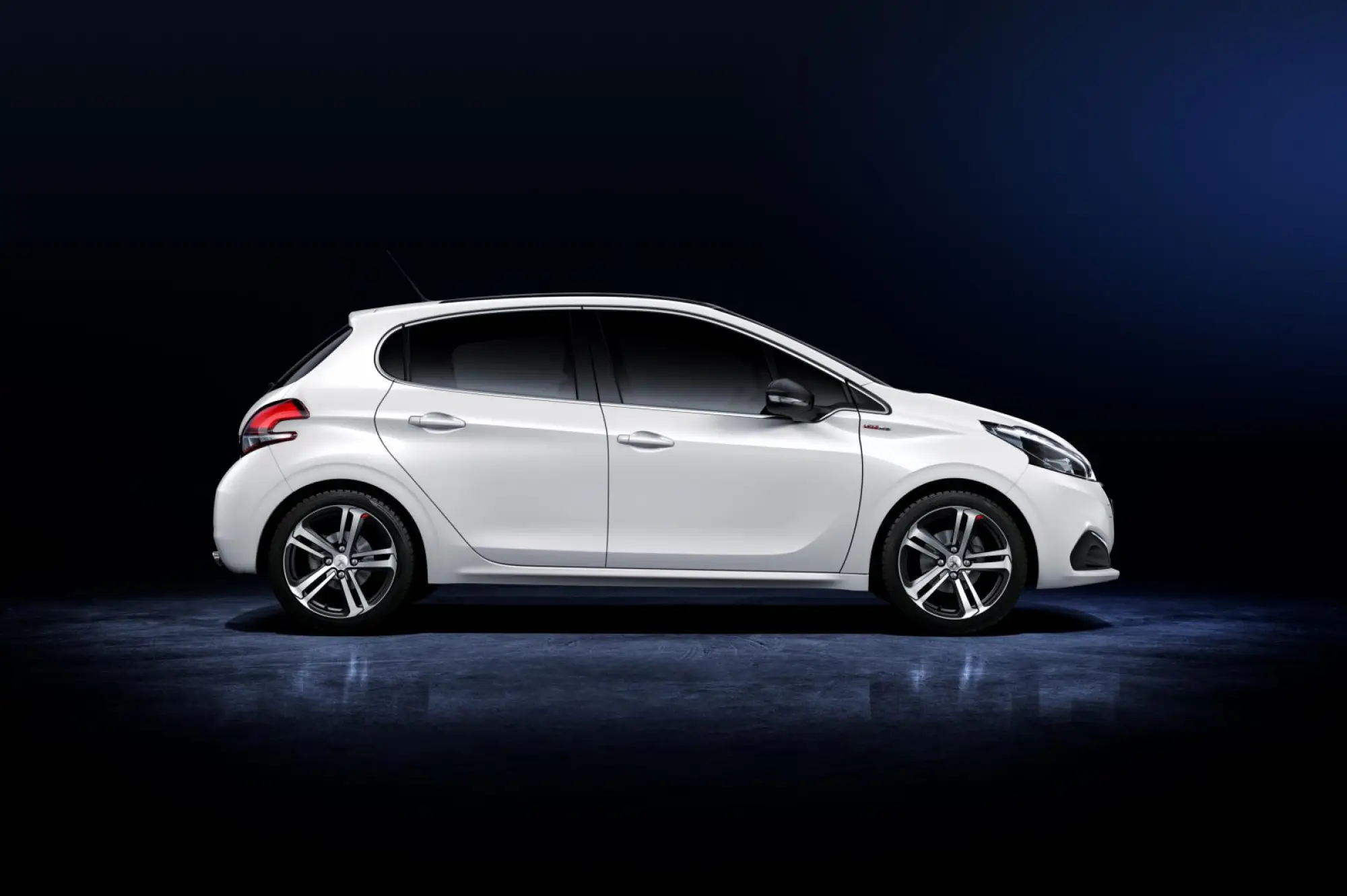 Peugeot 208 MY 2015 - 13