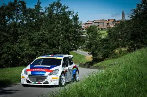 Peugeot 208 R2 e 208 R5 Test
